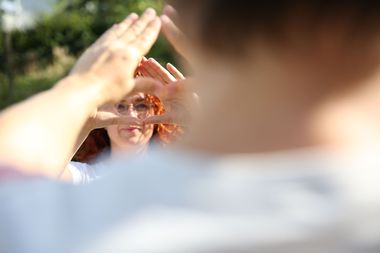 Anja und Thorsten bei einer Celestial Communication im Garten